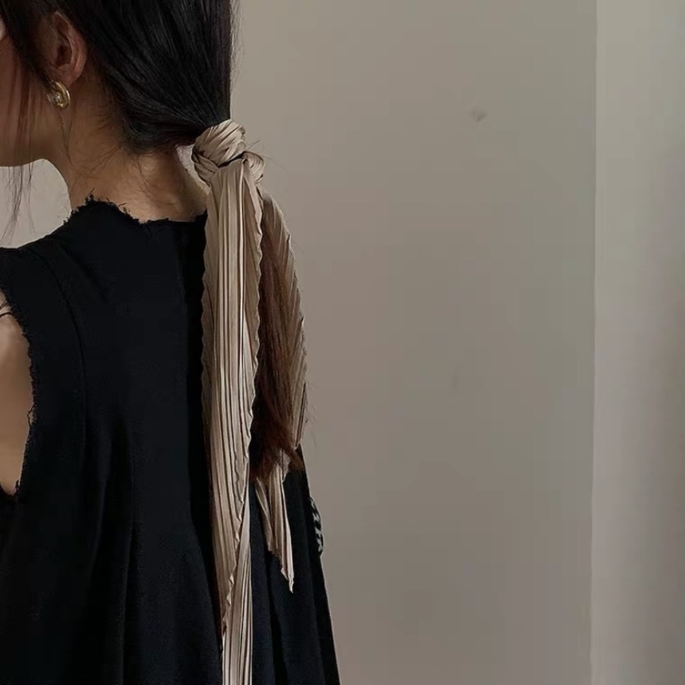 💕Last one Elegant Beige Silky Pleated Scarf